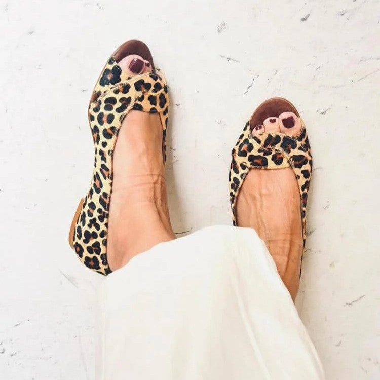 Sarah Express Women's Summer Flat Sandals - Fishmouth Buckle Strap Colorblock Casual Shoes Yellow brown Leopard Print