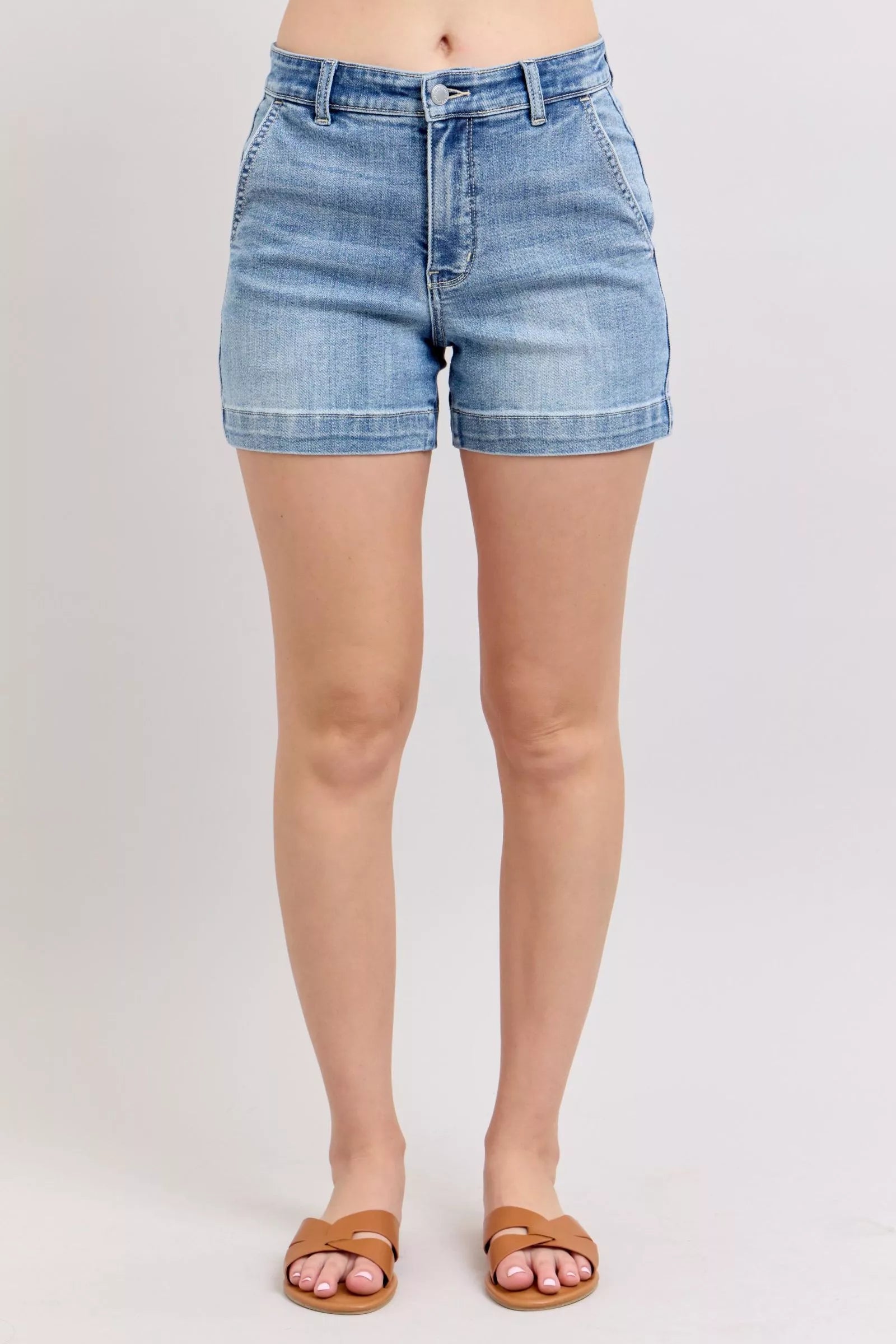 Sarah Express Women's Judy Blue Mid Rise Denim Shorts MD