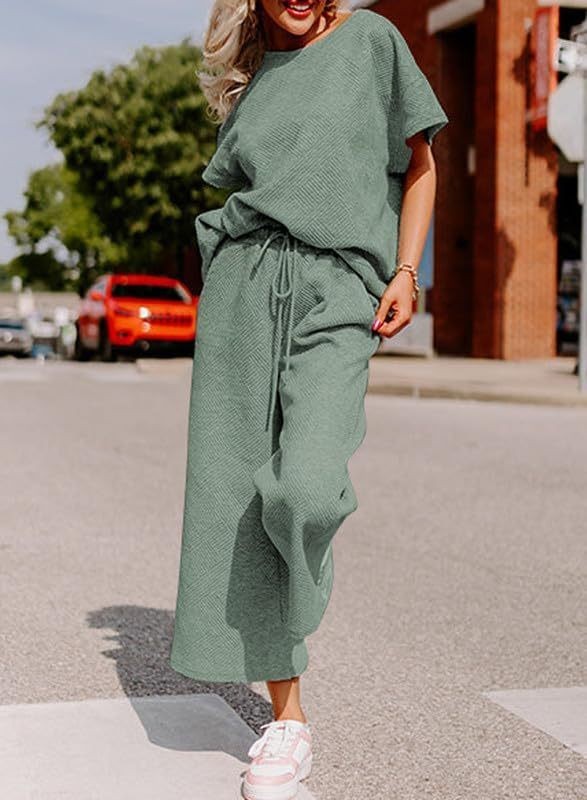 Sarah Express Women's Textured Short Sleeve Top and Pants Two-Piece Casual Set