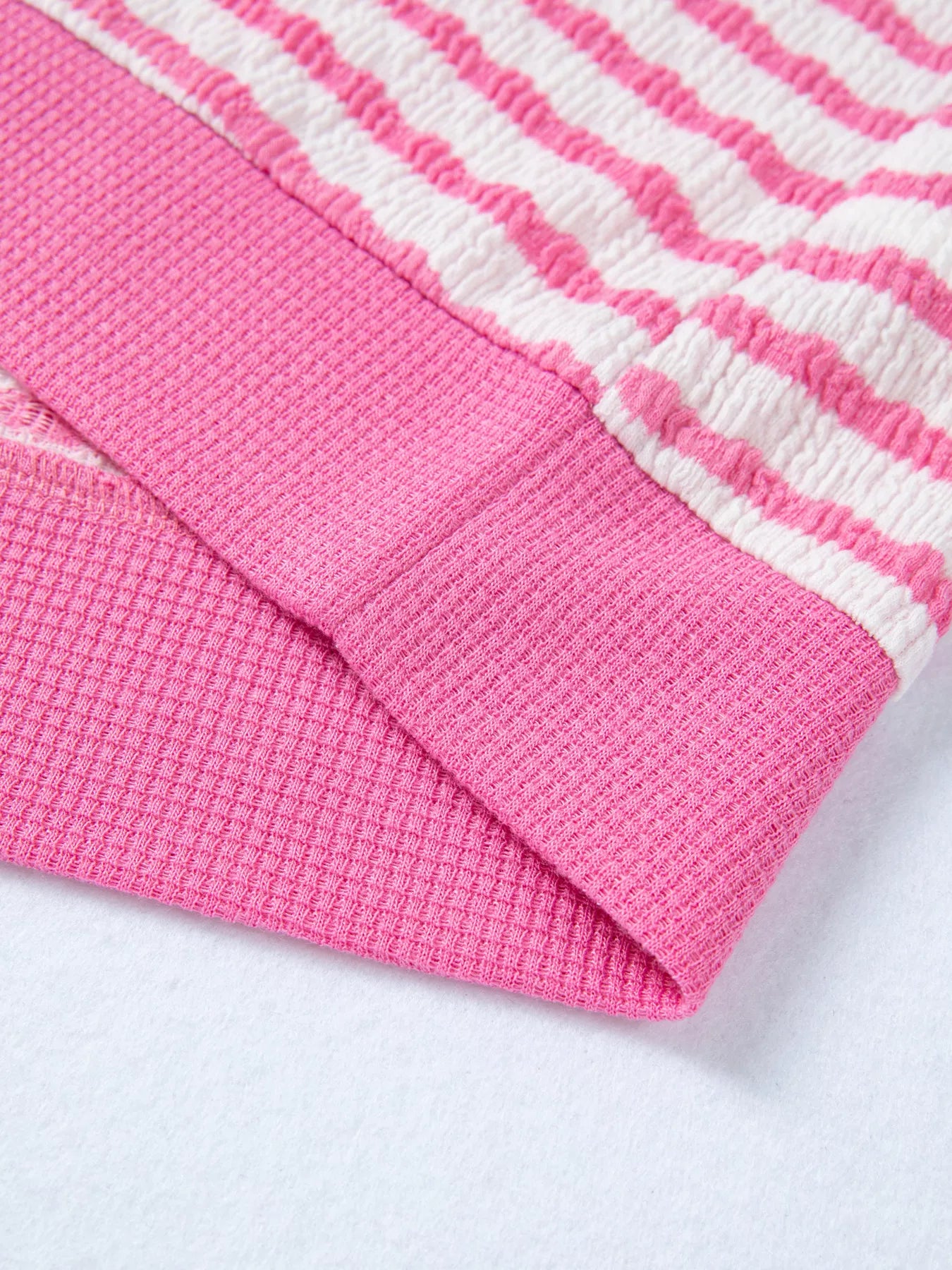 Sarah Express Women's Stripe Textured Knit V-Neck Short Sleeve Top - Contrast Trim Casual Tee