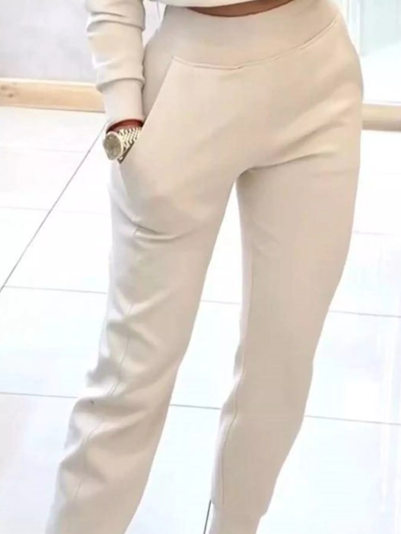 Sarah Express Women's Casual Chic Cropped Sweatshirt and Jogger Set