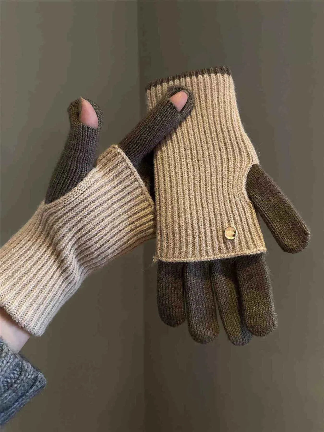 Sarah Express Women's Two-Tone Knitted Gloves - Warm Winter Gloves Mika ONESIZE