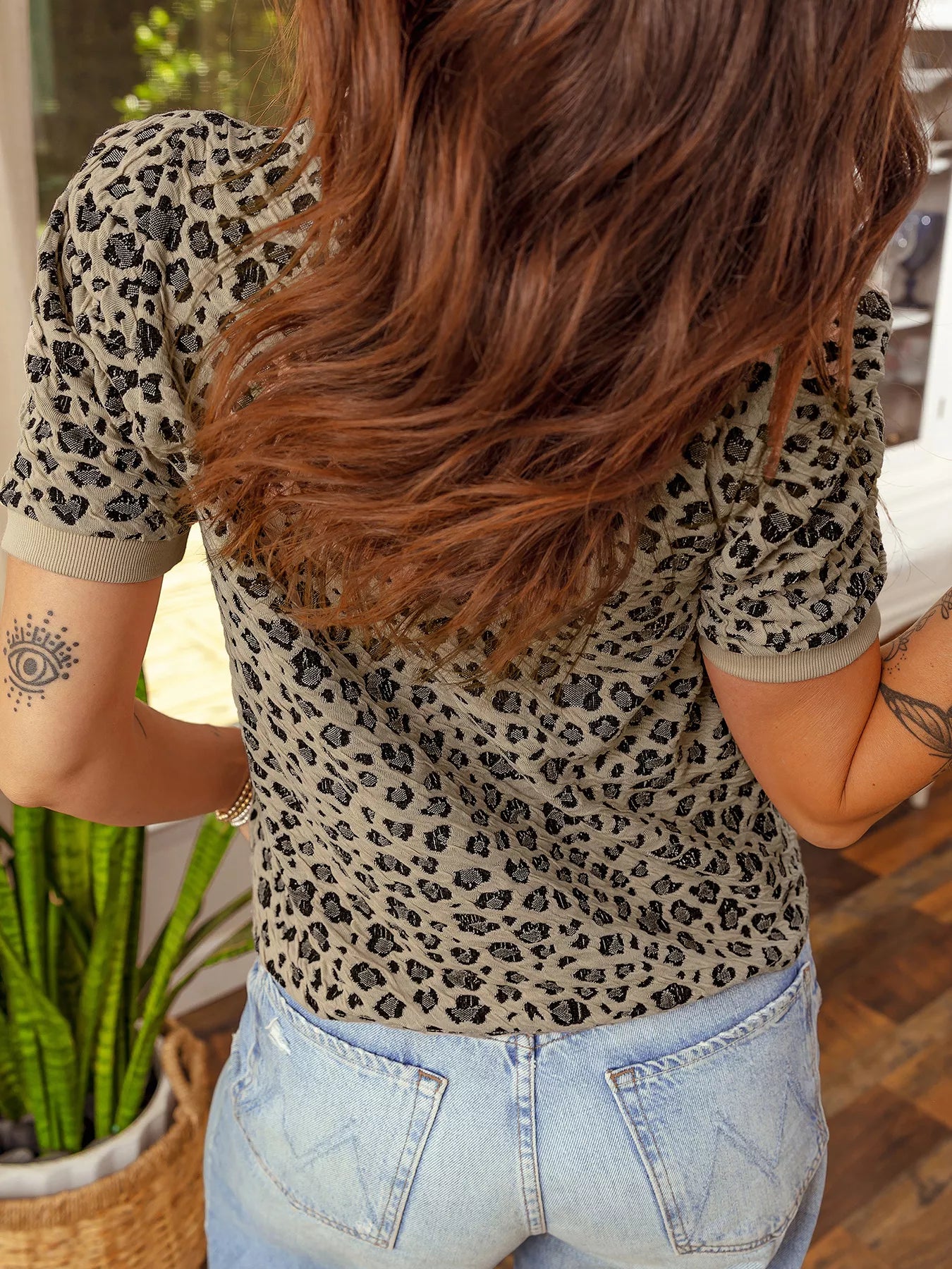 Sarah Express Women's Textured Leopard Print Crew Neck Short Sleeve Top