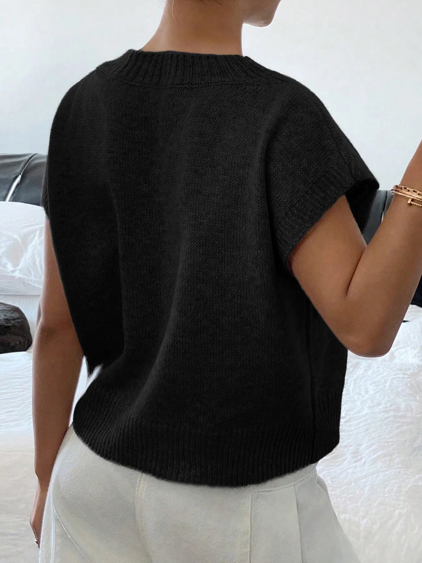 Sarah Express Women's Ribbed Hem V-Neck Short Sleeve Cable-Knit Sweater