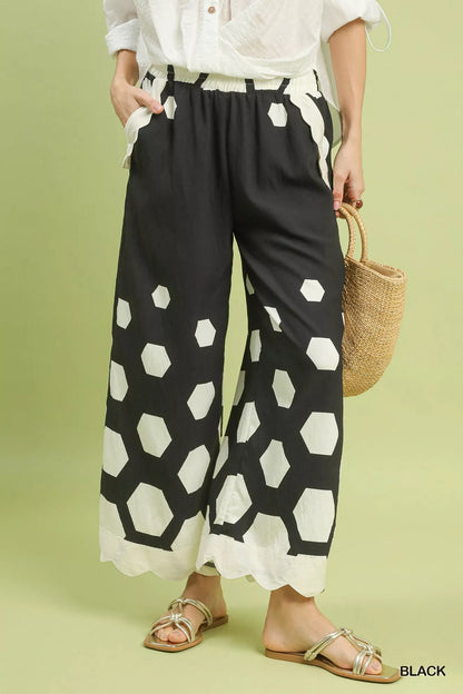 Sarah Express Women's Hexagon Print Wide Leg Pants with Scalloped Hem Black